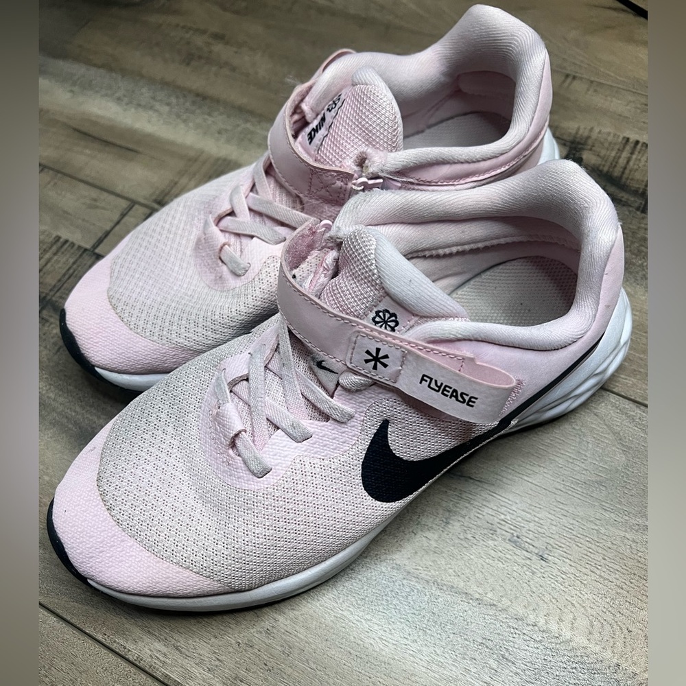NIKE youth pink FLYEASE size 4.5
